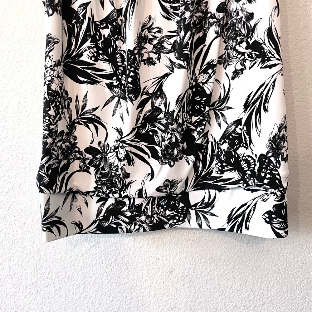 White House Black Market Floral Chain Neckline Top - Picture 4 of 11